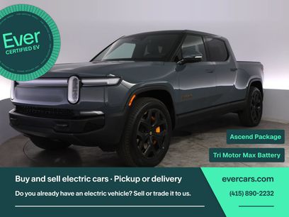 Used 2025 Rivian R1T Premium