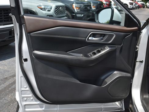 Used 2021 Nissan Rogue SV w/ Premium Package AWD/4WD image 12