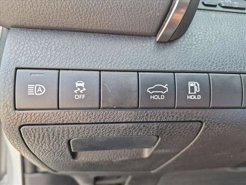 Used 2022 Toyota Camry SE FWD image 14