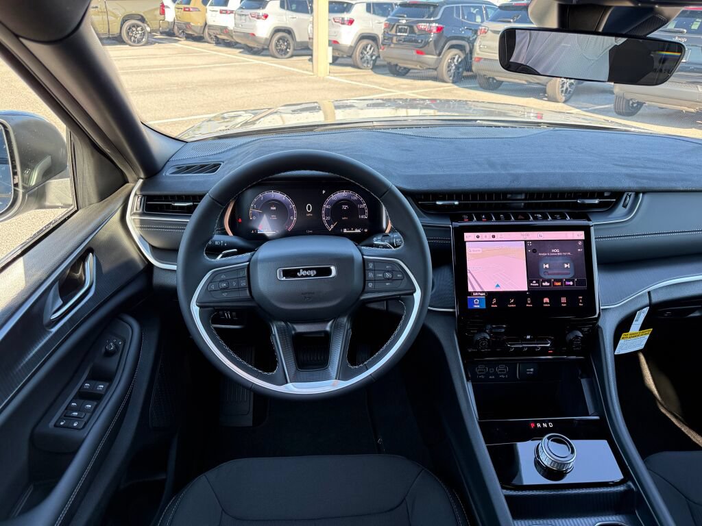 New 2027 Jeep Grand Cherokee Laredo RWD image 13