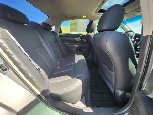Used 2013 Nissan Altima 2.5 SL w/ Technology Pkg image 12