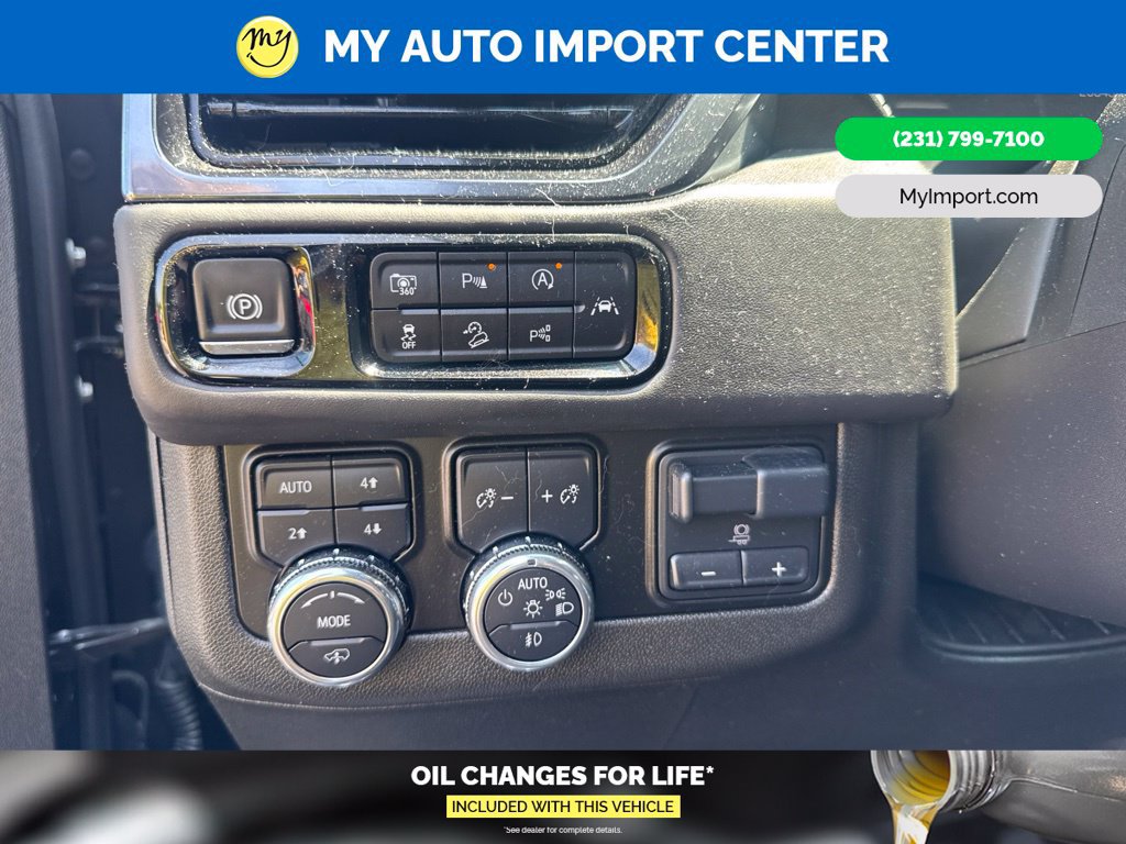 Used 2025 GMC Yukon XL AT4 Ultimate AWD/4WD image 15