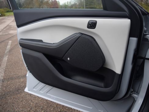 Used 2023 Ford Mustang Mach-E Premium image 17