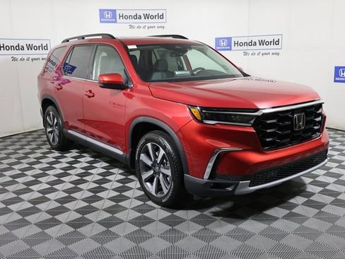 New 2025 Honda Pilot Touring image 3