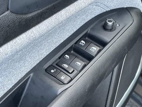 Used 2025 Jeep Compass Latitude AWD/4WD image 25