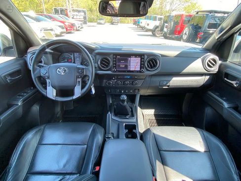 Used 2020 Toyota Tacoma TRD Off-Road w/ TRD Premium Off Road Package image 29