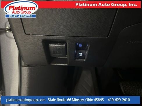 Used 2021 Toyota Highlander Platinum image 32
