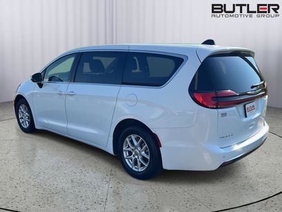 Used 2023 Chrysler Pacifica Touring-L