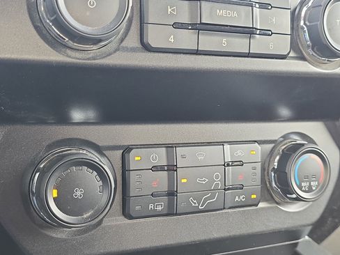 Used 2022 Ford F350 XLT w/ XLT Premium Package image 18