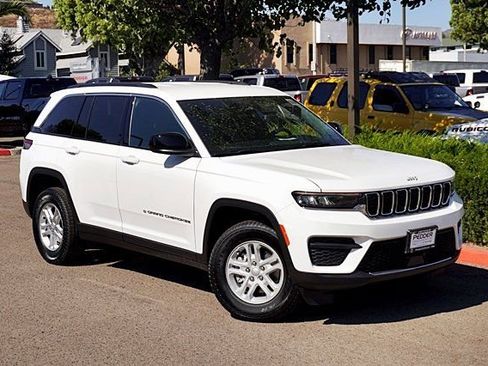 New 2024 Jeep Grand Cherokee Laredo AWD/4WD image 3