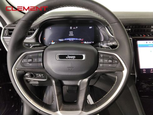 Used 2023 Jeep Grand Cherokee Limited RWD image 14