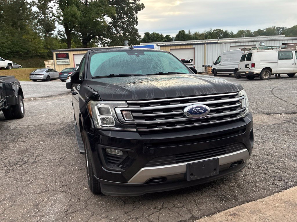 Used 2020 Ford Expedition XLT w/ Equipment Group 202A AWD/4WD image 2