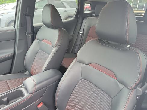 Used 2025 Nissan Kicks SR AWD/4WD image 11