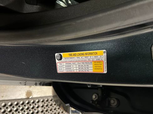 Certified 2019 GMC Acadia Denali image 29