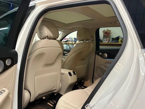 Used 2017 Mercedes-Benz GLC 300 4MATIC image 24