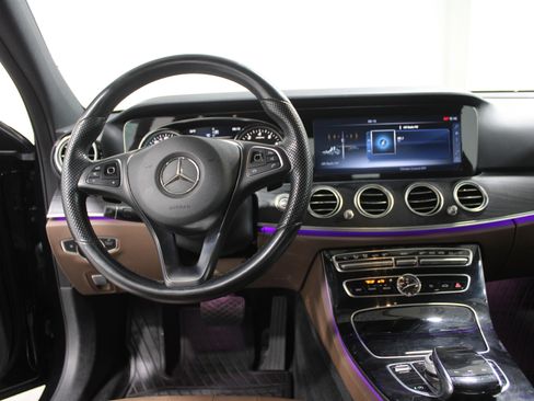 Used 2017 Mercedes-Benz E 300 4MATIC image 2