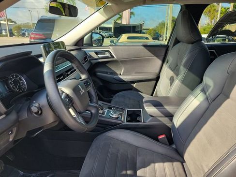 Used 2024 Mitsubishi Outlander SE image 20