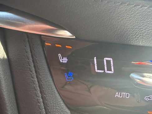 Used 2022 Cadillac XT5 Premium Luxury w/ Technology Package FWD image 20