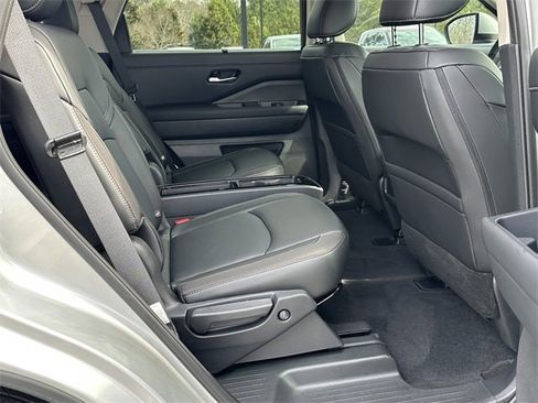 Certified 2025 Nissan Pathfinder SL w/ SL Premium Package image 16