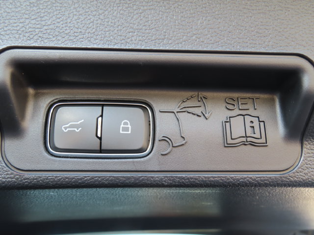 Used 2022 Ford Explorer XLT w/ Equipment Group 202A AWD/4WD image 32