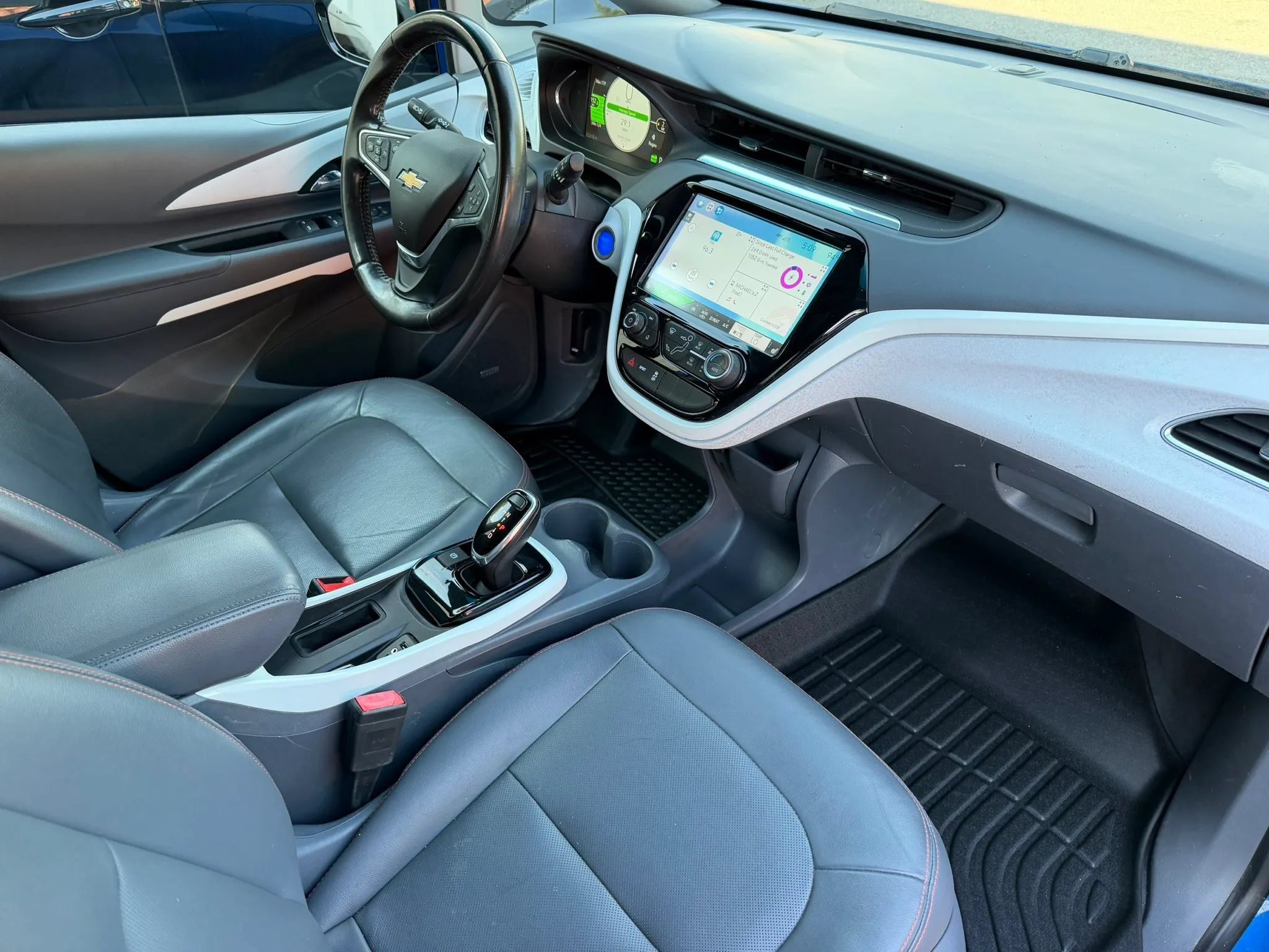 Used 2019 Chevrolet Bolt Premier w/ Infotainment Package FWD image 22