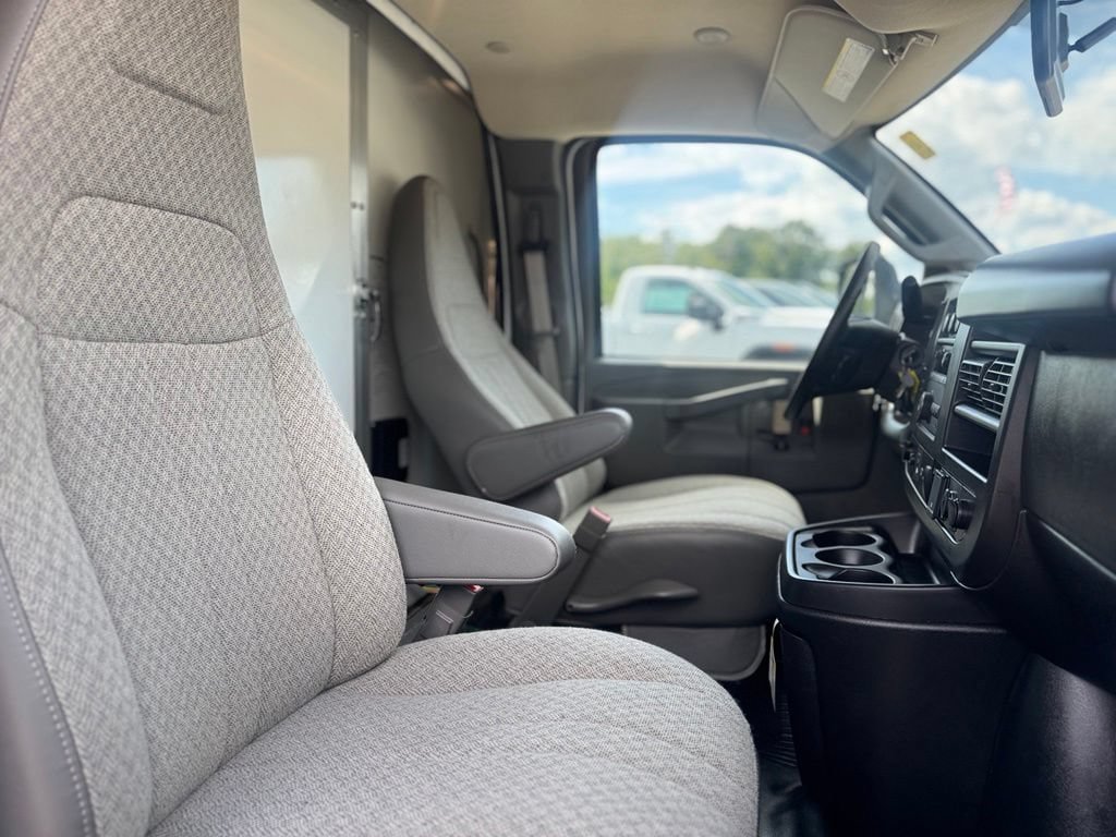 Used 2022 Chevrolet Express 3500 w/ Power Convenience Package RWD image 11