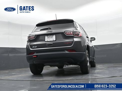Used 2022 Jeep Compass Trailhawk w/ Trailhawk Convenience Group AWD/4WD image 34