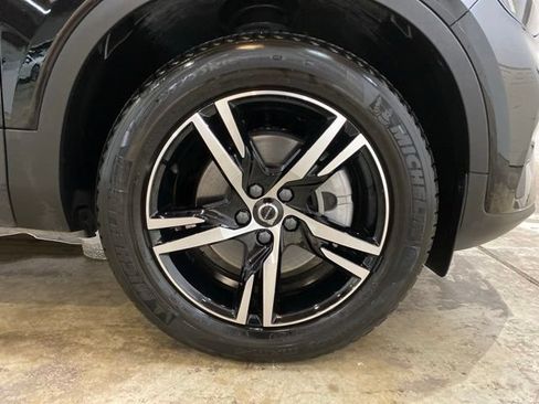 Used 2025 Volvo XC40 B5 Core AWD/4WD image 34