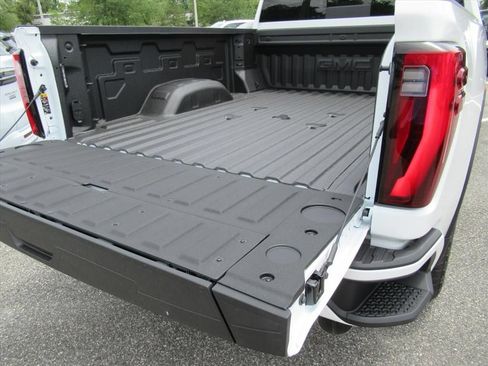 New 2026 GMC Sierra 2500 Denali w/ Denali Reserve Package AWD/4WD image 31