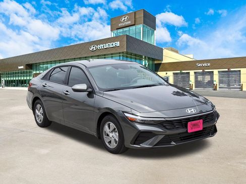Certified 2026 Hyundai Elantra SE FWD image 3