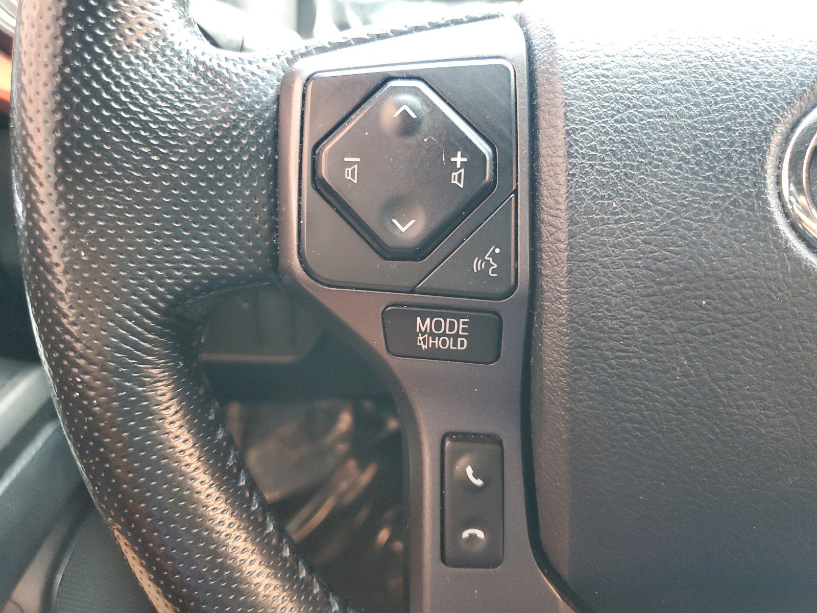 Used 2016 Toyota Tacoma TRD Off-Road w/ Premium & Technology Package RWD image 23