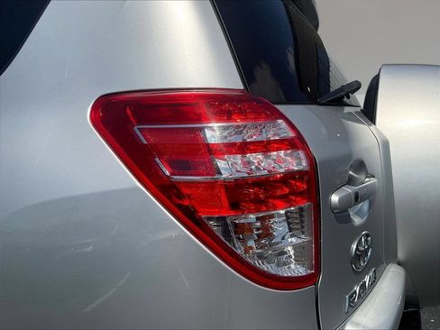 Used 2011 Toyota RAV4 Limited w/ Limited Extra Value Pkg AWD/4WD image 21