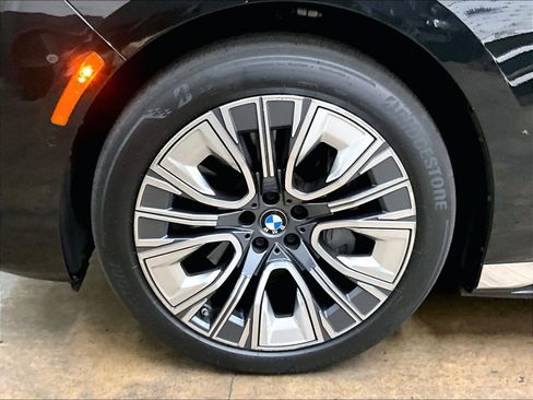 Used 2024 BMW i7 xDrive60 w/ Executive Package AWD/4WD image 12
