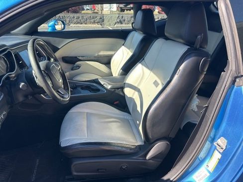 Used 2015 Dodge Challenger SXT Plus image 2