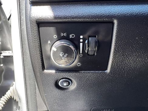 Used 2019 Jeep Grand Cherokee Limited AWD/4WD image 15