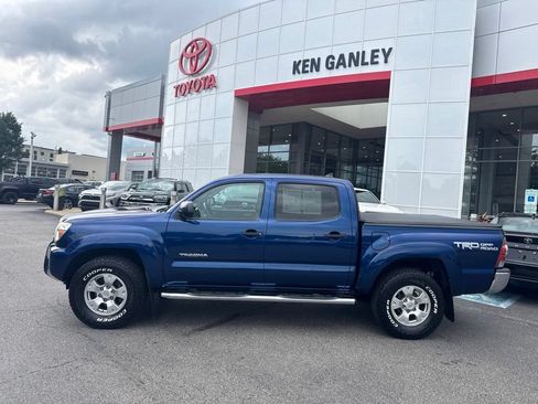 Used 2015 Toyota Tacoma 4x4 Double Cab w/ TRD Off-Road Package image 2