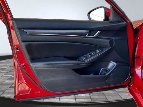 Used 2019 Honda Accord Sport image 17