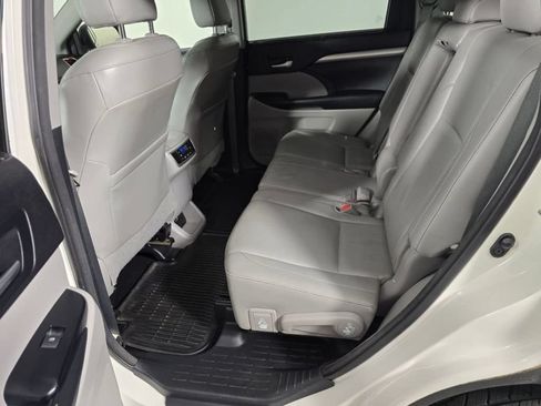 Used 2015 Toyota Highlander XLE AWD/4WD image 19