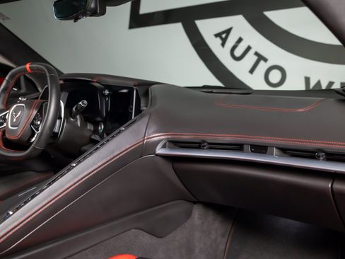 Used 2023 Chevrolet Corvette Stingray Premium Conv w/ Z51 Performance Package RWD image 7