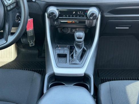 Used 2021 Toyota RAV4 LE FWD image 15