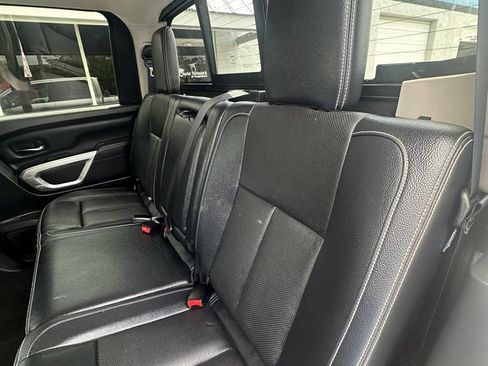 Used 2019 Nissan Titan PRO-4X w/ Pro-4x Convenience Package AWD/4WD image 10