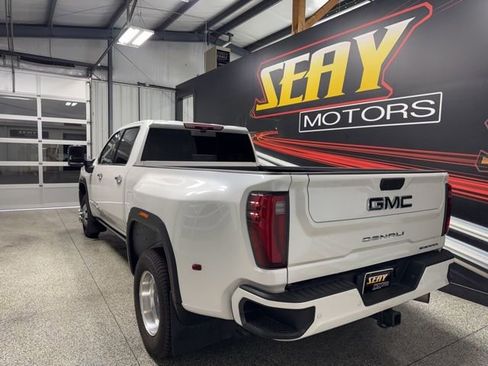 Used 2024 GMC Sierra 3500 Denali Ultimate image 16