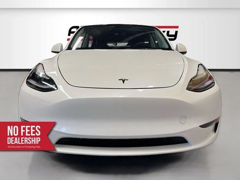 Used 2025 Tesla Model Y Long Range AWD/4WD image 2