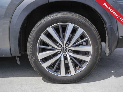 Used 2022 Nissan Pathfinder Platinum w/ Lighting Package (N92) FWD image 11
