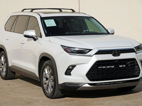 Used 2024 Toyota Grand Highlander FWD image 57
