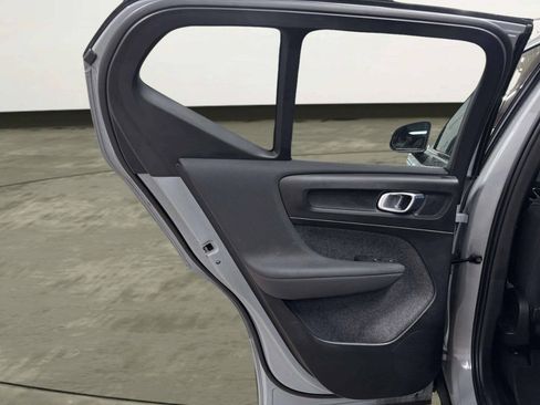 Used 2024 Volvo XC40 B5 Core AWD/4WD image 16