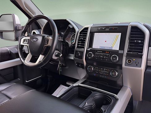Used 2021 Ford F250 Lariat w/ Lariat Value Package AWD/4WD image 11