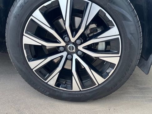Used 2023 Volvo XC60 B5 Plus AWD/4WD image 24