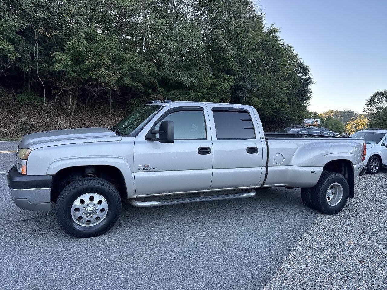 Used 2005 Chevrolet Silverado 3500 LT w/ Heavy-Duty Power Package AWD/4WD image 2
