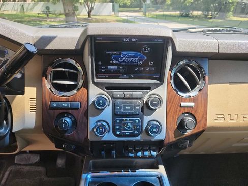 Used 2014 Ford F250 Lariat w/ Lariat Interior Package image 27